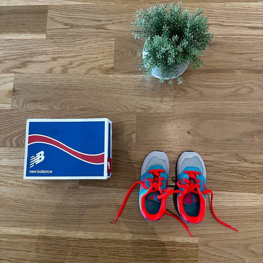 Brand new- New Balance Kids/infants size 8 sneakers